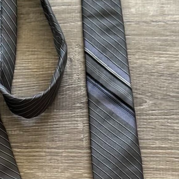 Calvin Klein Men’s Gray/Lavender Extreme Slim 100% Silk Tie with Stripe Accent - Picture 3 of 7